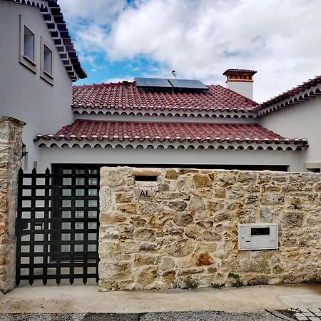 Casa Do Cruzeiro * Ourém